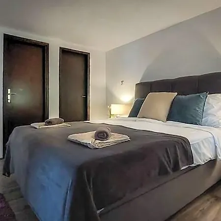 Beautiful For Two With A Pool