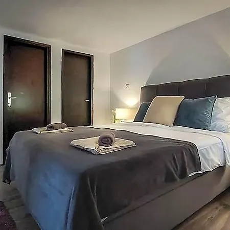 Beautiful For Two With A Pool Otel