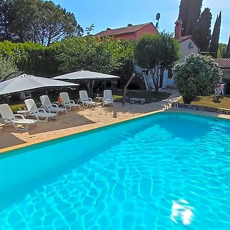 מלון Beautiful For Two With A Pool 3*